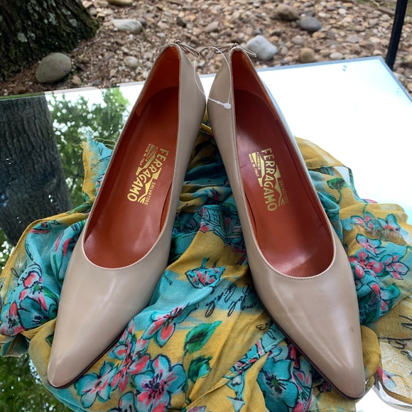 Salvatore-Ferragamo Pump - Picture 5 of 7